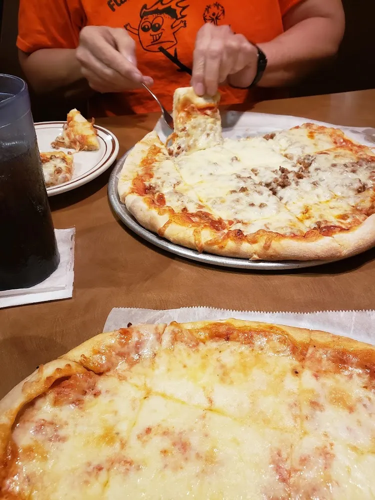 Cheesepizza Beef Pizza